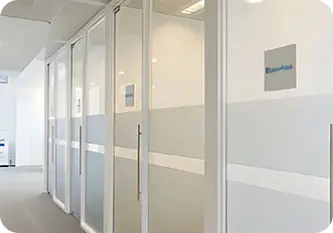 钢化玻璃的表面平整度对其使用有什么影响？如何检测？​